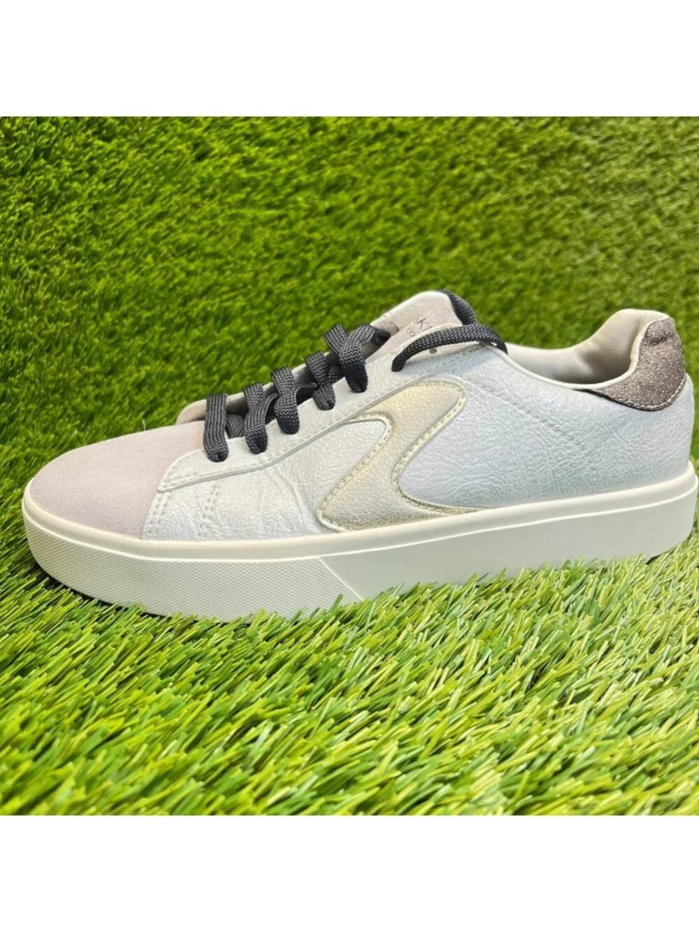 Skechers Eden LX Glimpse of Glitter Womens Size 7 Gray Athletic Shoes Sneakers